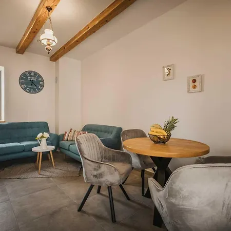 别墅 By Awaytocroatia *