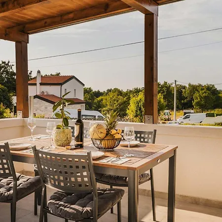 By Awaytocroatia * Bonaci