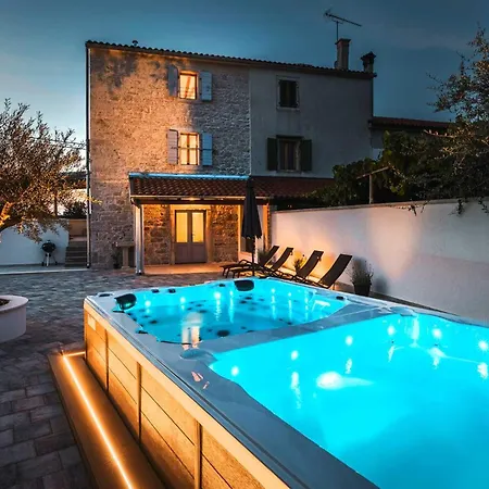 By Awaytocroatia Bonaci