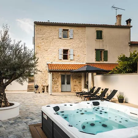 By Awaytocroatia * Bonaci